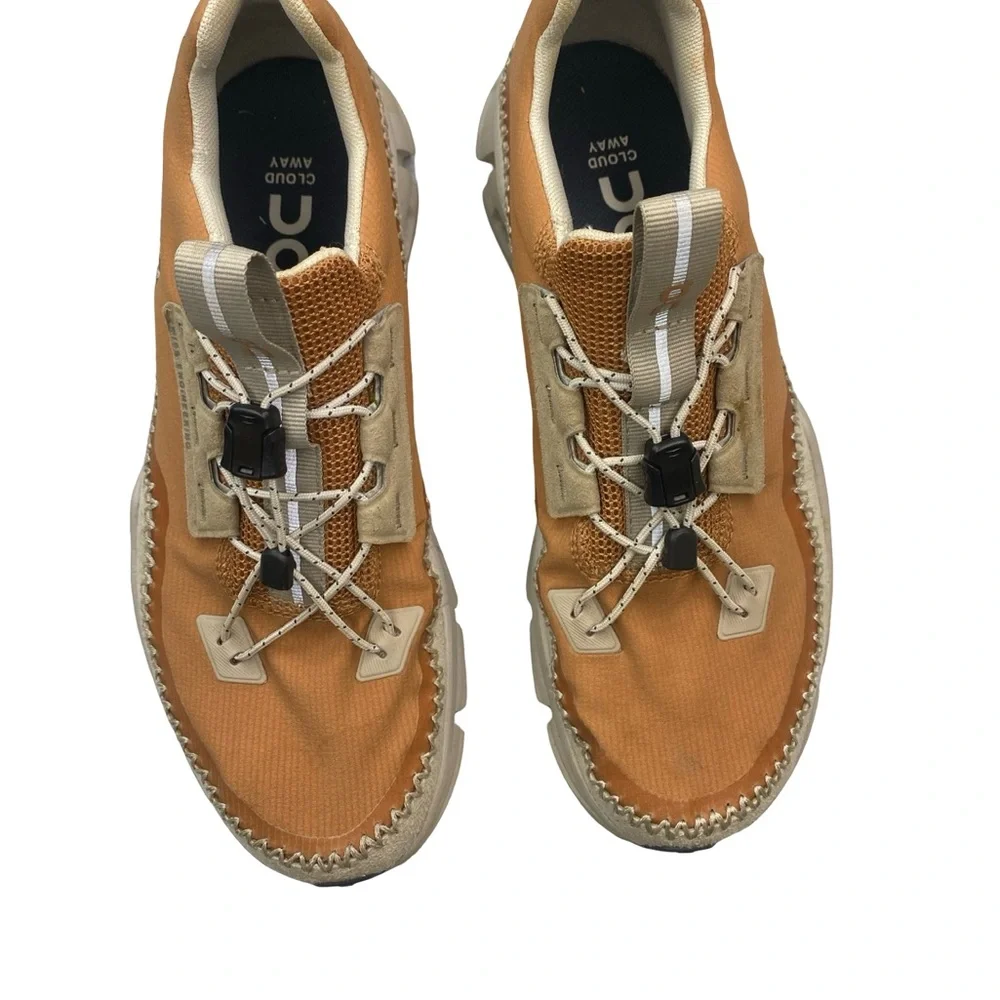 On Running Tan and White Women's hiking Sneakers woman’s size 7.5 - Picture 5 of 11